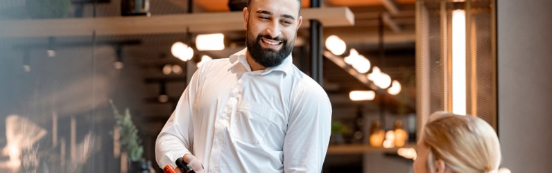Mitarbeitende (w/m/d) für den Service in unseren F&B Abteilungen