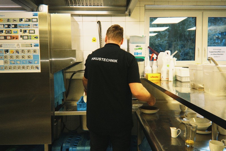 Spüler / Allrounder (m/w/d)