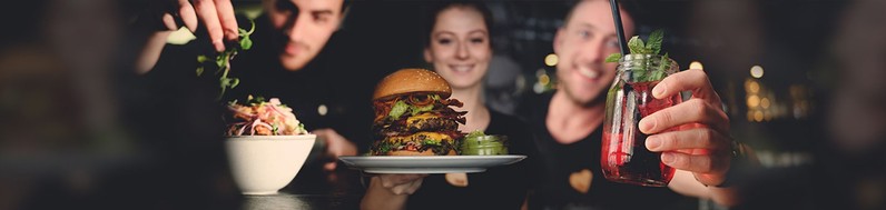 Bar- und Servicemitarbeiter (m/w/d)