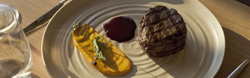 F&B Host (M/W/D)