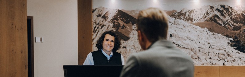 Rezeptions- und Reservierungsleitung