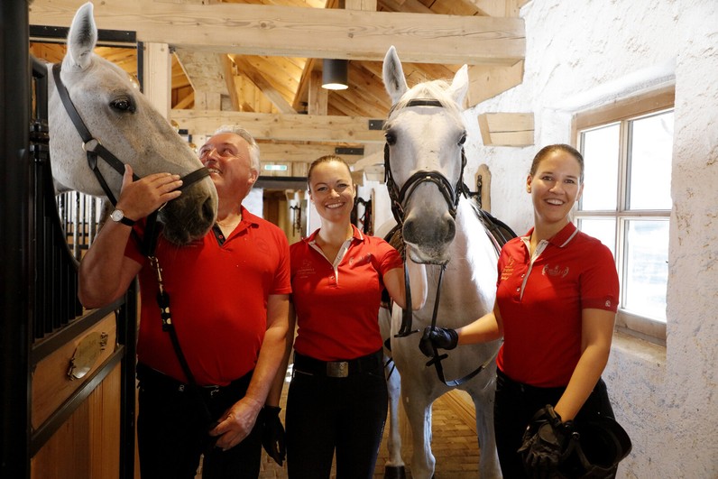 Pferdepfleger / Stallarbeiter (m/w/d)