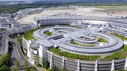 Die Außenansicht vom Hotel Sheraton Düsseldorf Airport Die Außenansicht vom Hotel Sheraton Düsseldorf Airport