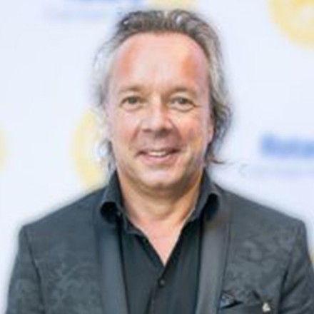 Wir sind stolz darauf, dass die Gastronomie schon immer Raum für Offenheit und Toleranz bietet. Integration findet nicht nur auf dem Teller, sondern auch in den Herzen der Menschen statt Wir sind stolz darauf, dass die Gastronomie schon immer Raum für Offenheit und Toleranz bietet. Integration findet nicht nur auf dem Teller, sondern auch in den Herzen der Menschen statt