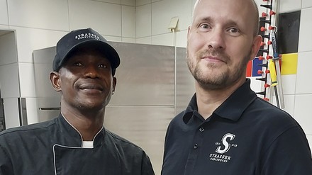 Fachkräfteeinwanderung Sebastian Kahl und sein Azubi aus dem Senegal