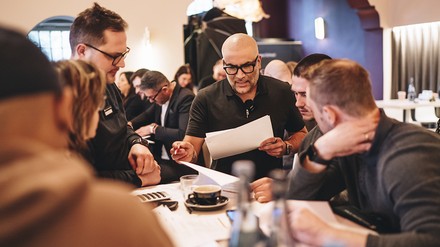 Kemal Üres Kemal Üres diskutiert mit Teilnehmern