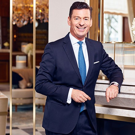 Ingo C. Peters Hoteldirektor Ingo C. Peters vom Hotel Vier Jahreszeiten Hamburg