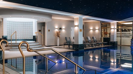 Wellnessbereich mit Pool Wellnessbereich mit Pool