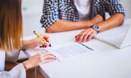 Vertragsunterzeichnung