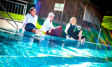 Mitarbeiter am Pool Mitarbeiter am Pool