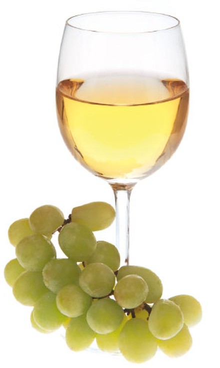 Weinglas mit Wein und Weintrauben Weinglas mit Wein und Weintrauben