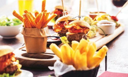 Hamburger Menü mit Pommes Frites Hamburger Menü mit Pommes Frites