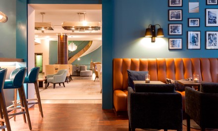 Hotelhalle und Bar Hotelhalle und Bar