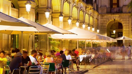 Menschen im Straßencafe Menschen im Straßencafe
