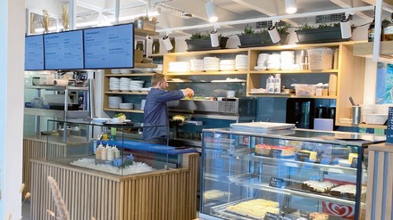 Displays an der Theke ziehen die Blicke auf sich Displays an der Theke ziehen die Blicke auf sich