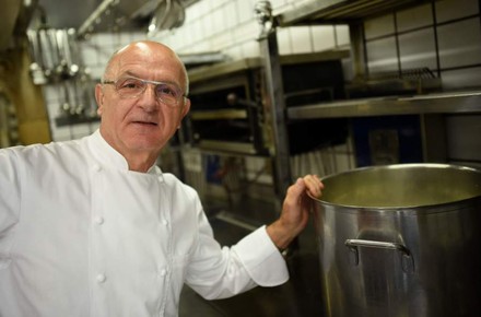 Für Sternekoch Jean-Claude Bourgueil ist es schwer gute regionale Produkte zu finden, da es seiner Meinung nach keine Nachfrage gebe. (Foto: © dpa)