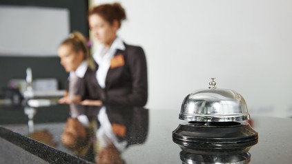 Eine Hotelrezeption