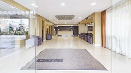 Eingang/Lobby eines modernen Hotels