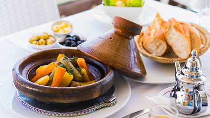 Gemüse Tajine mit Soja Minz Joghurt