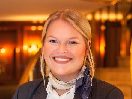 Theresa Harff ist Gewinnerin des diesjährigen IST-Stipendiums für den Fernstudiengang „Bachelor Hotel Management“. (Foto: © Selektion Deutscher Luxushotels)