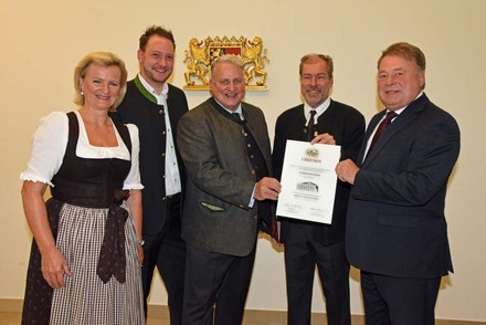 DEHOGA Bayern-Präsidentin Angela Inselkammer, Küchendirektor Thomas Esseln, Christian und Michael Schottenhamel sowie Minister Helmut Brunner. (Foto: © Baumgart/StMELF)