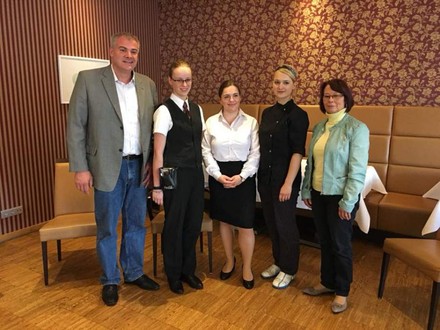 Sachsen schickt drei junge Frauen zur Meisterschaft im Gastgewerbe. (Foto: Dehoga-Sachsen/facebook.com)