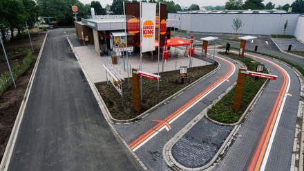 Burger King Restaurant in Gütersloh mit zwei Drive-in Spuren