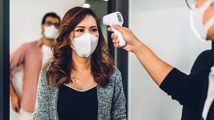 Fiebermessen am Eingang