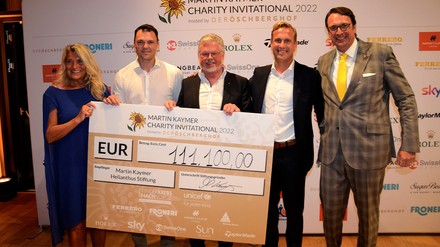 Claudia Berger (Unicef), Martin Kaymer, Roland Wehrle (Stiftungsvorstand Deutsche Kinderkrebsnachsorge), Clubpräsident Alexander Hengst und Alexander Aisenbrey (Geschäftsführer Der Öschberghof). (Foto: © Jürgen Müller)