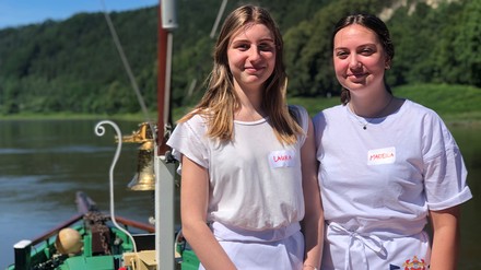 Laura und Mariella auf dem Azubi-Dampfer