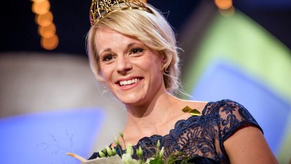 Katharina Staab freut sich am 29.09.2017 bei der Wahl der Deutschen Weinkönigin 2017/18 in Neustadt an der Weinstraße über ihren Sieg. (Foto: © dpa)