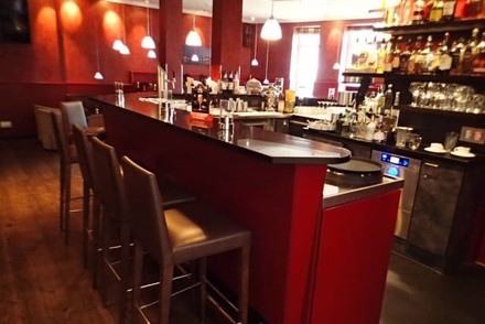 Eine Hotelbar