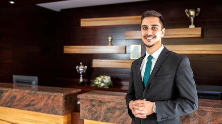 Ein Geschäftsmann im Hotel