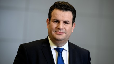 Hubertus Heil (SPD), Bundesminister für Arbeit und Soziales, lässt nun scheinbar doch die Rückkehr zur Homeoffice-Angebotspflicht fallen. (Foto: © picture alliance/dpa/dpa-Zentralbild | Britta Pedersen)
Hubertus Heil