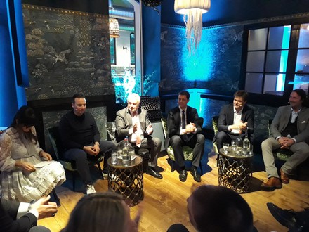 Teilnehmer einer Podiumsdiskussion