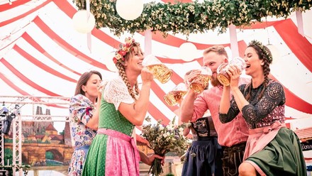 Keine Corona-Maßnahmen im Bierzelt.