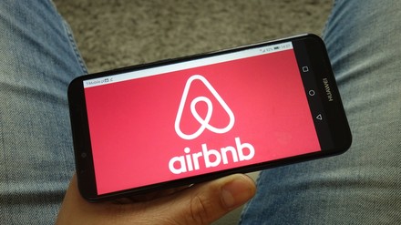 Das Logo von Airbnb