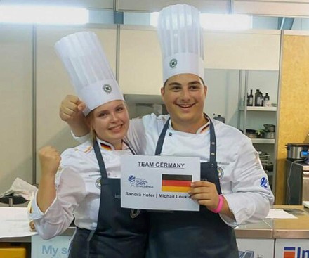 Sandra Hofer hat den Europa-Vorentscheid der Global Young Chefs Challenge in Prag gewonnen. (Foto: © VKD)
Sandra Hofer hat den Europa-Vorentscheid der Global Young Chefs Challenge in Prag gewonnen. (Foto: © VKD)
