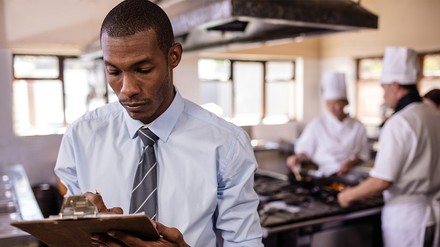 Kontrolle in einer Küche