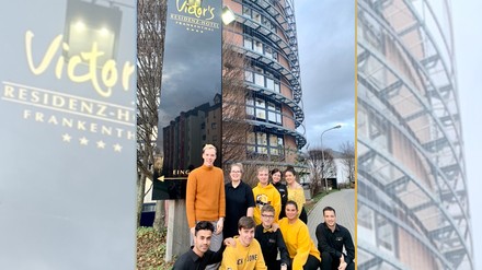 Ausbilder und Auszubildende im Victor’s Resindez-Hotel Frankenthal bewerben sich als Bienenhoteliers