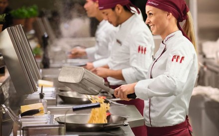 Vapiano-Mitarbeiter bei der Arbeit