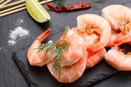 Garnelen mit grünem Tee geräuchert