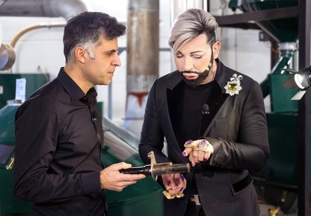 Röstmeister Roberto Bagnara mit Modezar Haral Glööckler.