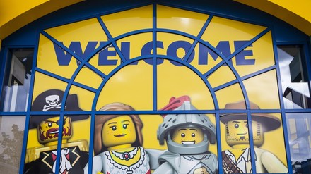 Im Legoland ist man mit dem Saison-Auftakt trotz der geringeren Besucherzahlen durchaus zufrieden. ( © chrisdorney /stock.adobe.com)
Das Legoland Deutschland