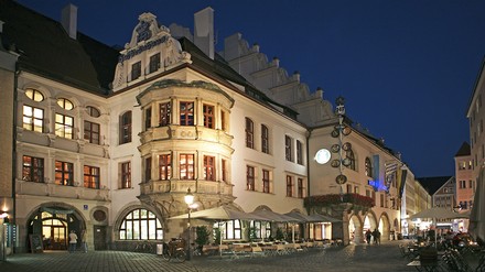 Hofbräuhaus in München bei Nacht