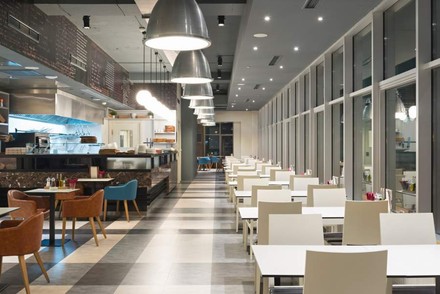 Laut einer aktuellen Studie hat die Betriebsgastronomie großen Einfluss auf die Mitarbeiterbindung. (Foto: © interiorphoto/fotolia)