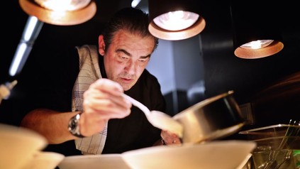 JUan Amador beim Anrichten