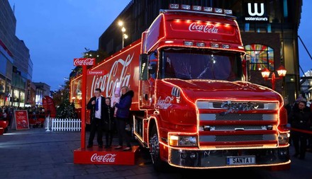 Ein Coca-Cola-Truck bei seinem Stop in Glasgow, Schottland. (Foto: picture alliance / empics(