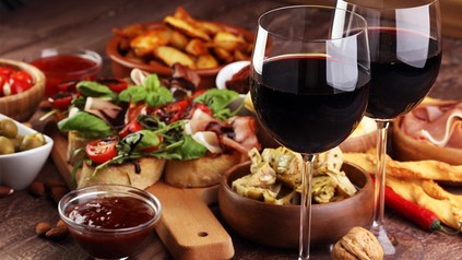 Snacks und Wein