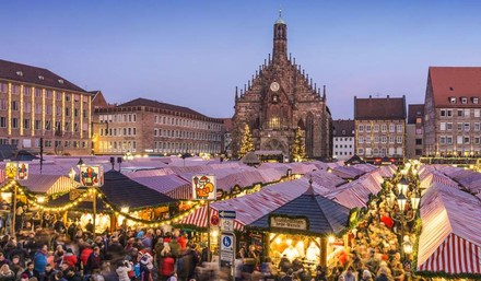 Panorama des Nürnberger Christkindlesmarkts